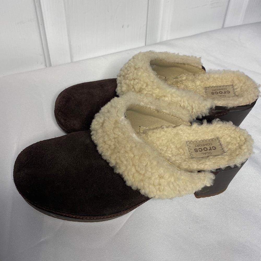 Crocs Sarah Luxe Sherpa Shearling Lined Suede Leather Clog Mules Express… - Picture 3 of 8